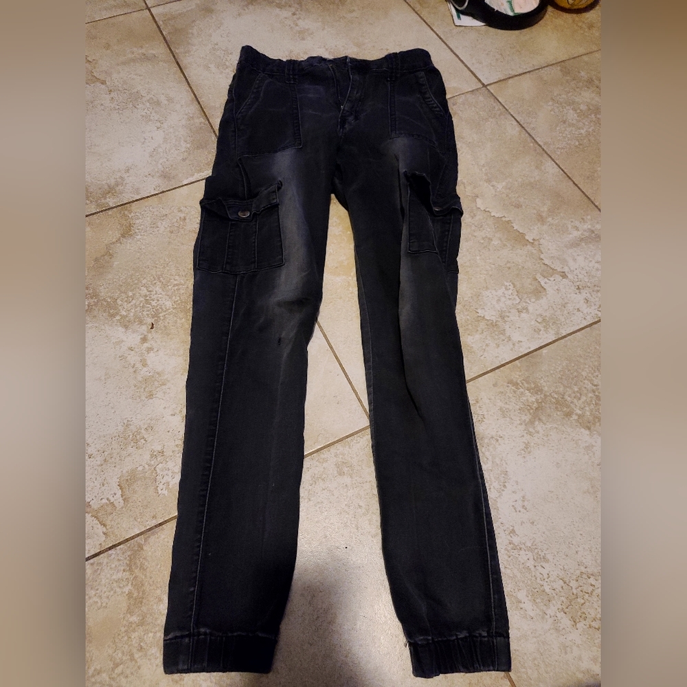 Tight cargi pants